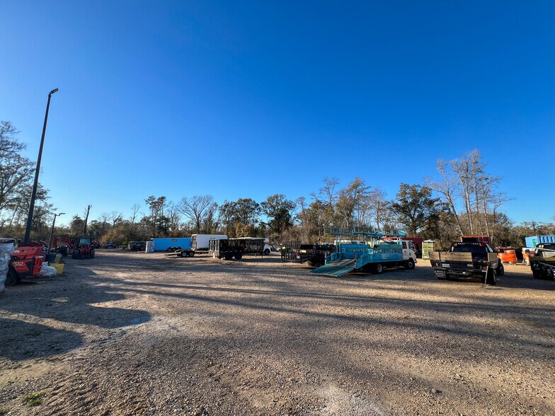 More Photos Of 39509 I-55 Service Rd, Ponchatoula Light Distribution For Lease