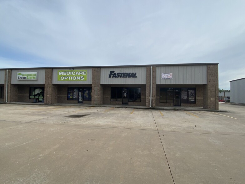 More Photos Of 380 E State Highway CC, Nixa Warehouse For Lease