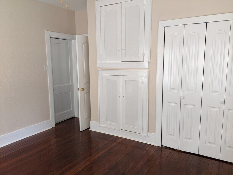 More Photos Of 500 Mason St, Tomball General Retail For Lease