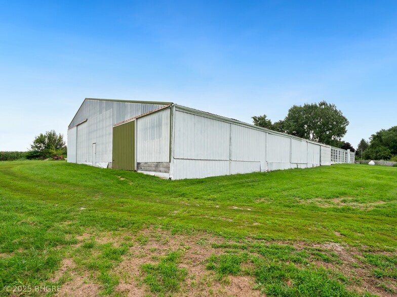More Photos Of 1247 Illinois Dr, Knoxville Sports And Entertainment For Sale