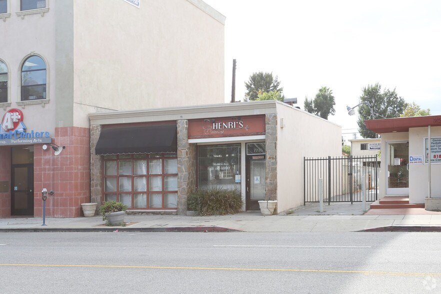 Primary Photo Of 7235 Owensmouth Ave, Canoga Park Storefront For Sale