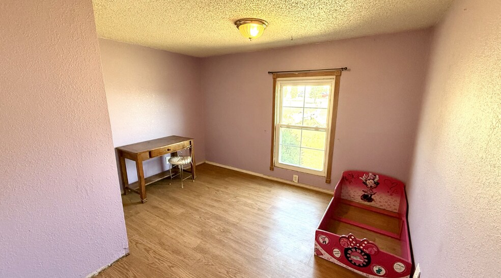 More Photos Of 1310 County 145 rd, Midland Flex For Sale