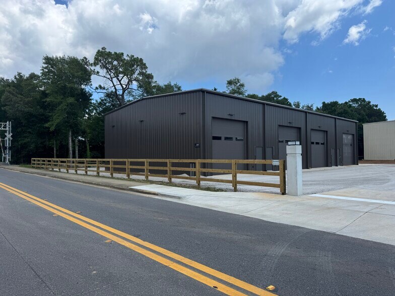 More Photos Of 6404 Rambler Dr, Pensacola Light Distribution For Sale