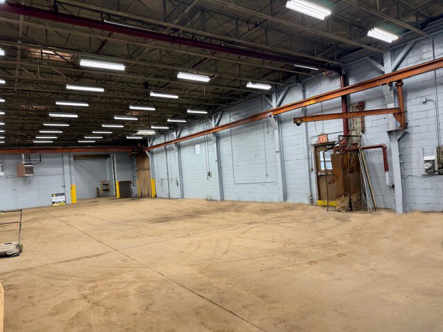 More Photos Of 595 Meadow Ave, Washington Warehouse For Lease