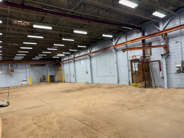 More Photos Of 595 Meadow Ave, Washington Warehouse For Lease