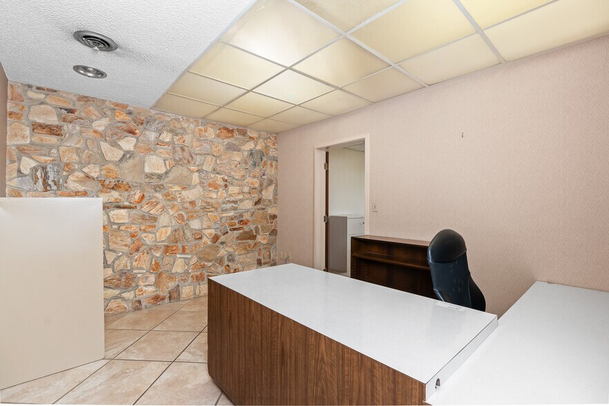 More Photos Of 2165 15th Ave, Vero Beach Office For Lease