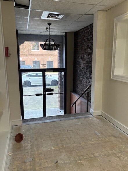 More Photos Of 201 W Market St, Kingsport Office For Sale