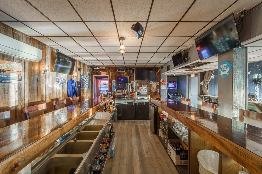 More Photos Of 33 County Road 60, Waverly Hotel For Sale