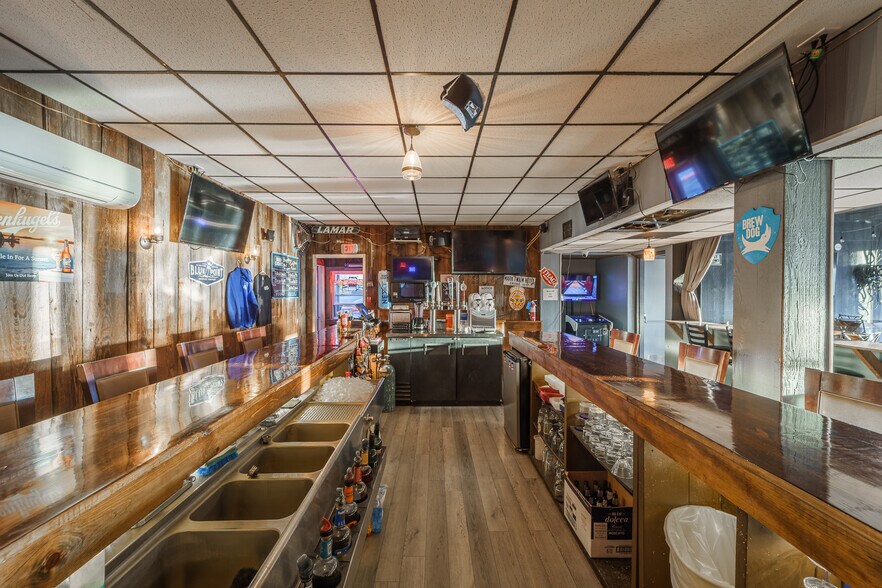 More Photos Of 33 County Road 60, Waverly Hotel For Sale