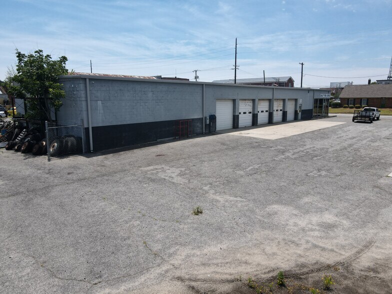More Photos Of 140 W 3rd St, Washington Service For Lease