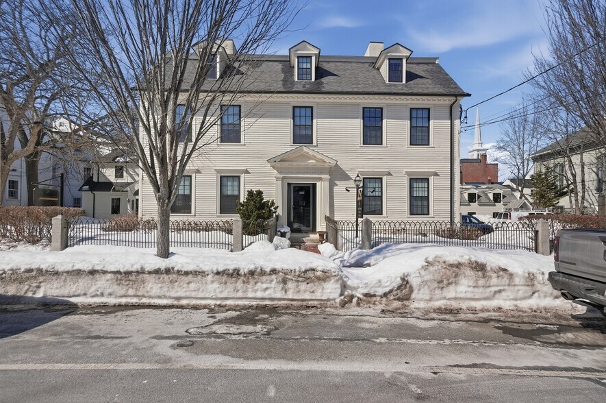 More Photos Of 28 Green St, Newburyport Loft Creative Space For Lease