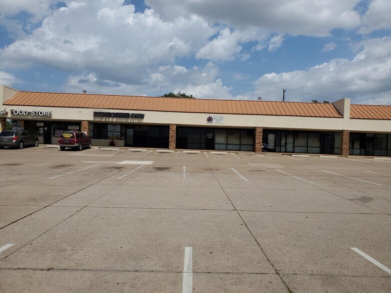 More Photos Of 6809 McCart Ave, Fort Worth Unknown For Lease