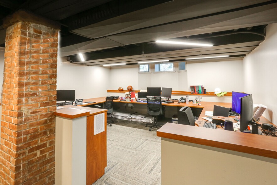 More Photos Of 4588 S Park Ave, Hamburg Office Residential For Sale