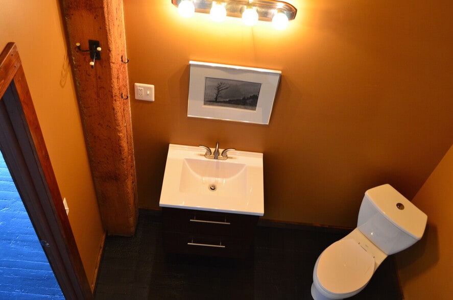 More Photos Of 3143 W 33rd St, Cleveland Loft Creative Space For Lease