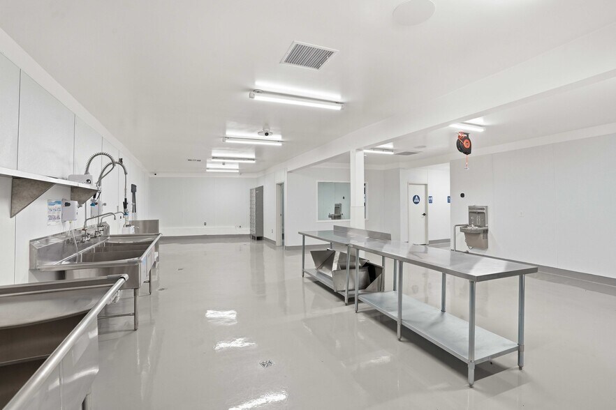 More Photos Of 14071 Polk St, Sylmar Office For Sale