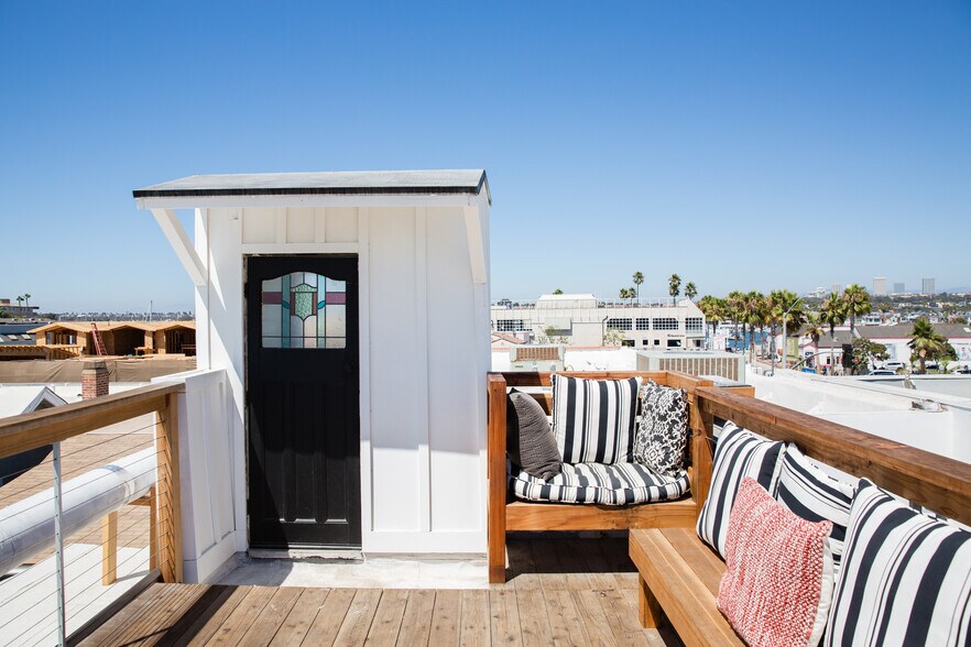 More Photos Of 511 E Balboa Blvd, Newport Beach Storefront Retail Residential For Sale