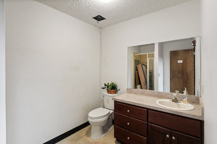 More Photos Of 333 E Bay St, Jacksonville Office For Lease