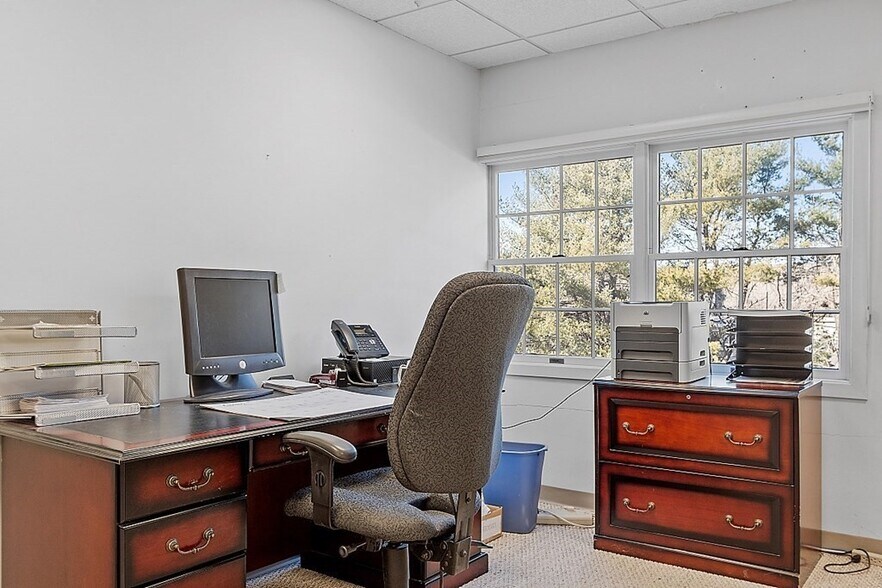 More Photos Of 141 Great Rd, Acton Storefront For Lease