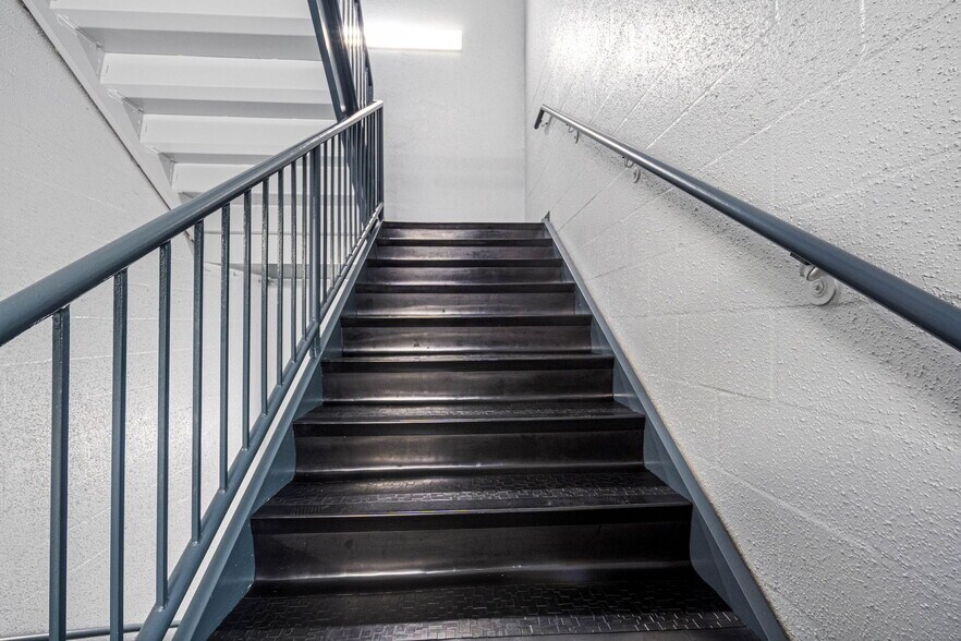 More Photos Of 6801 E Hillsborough Ave, Tampa Office Residential For Sale