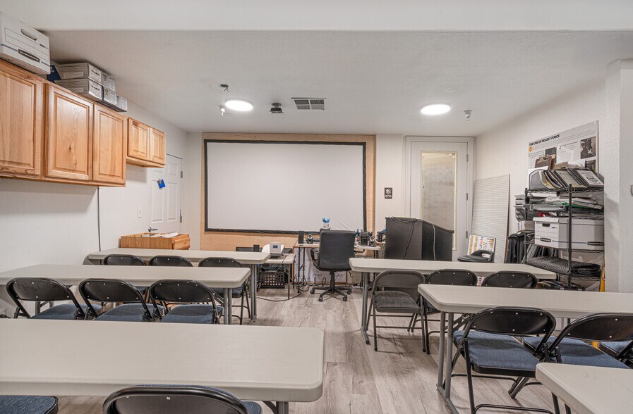 More Photos Of 220 Windsor River Rd, Windsor Apartments For Sale