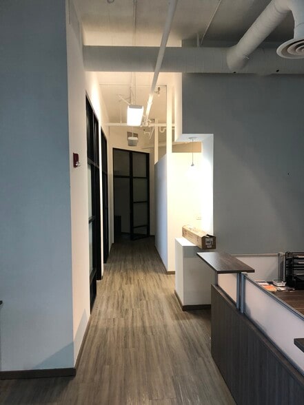More Photos Of 500 Elliott Ave W, Seattle Office For Sale