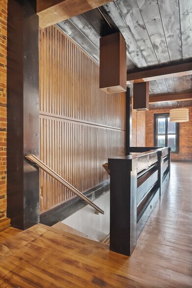 More Photos Of 33 N Sandusky St, Delaware Storefront Retail Office For Lease