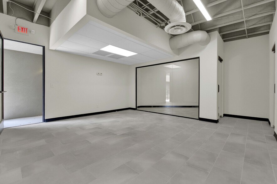 More Photos Of 1212 W Camelback Rd, Phoenix Medical For Lease