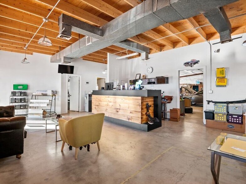 More Photos Of 3231 E Columbia St, Tucson Auto Repair For Sale