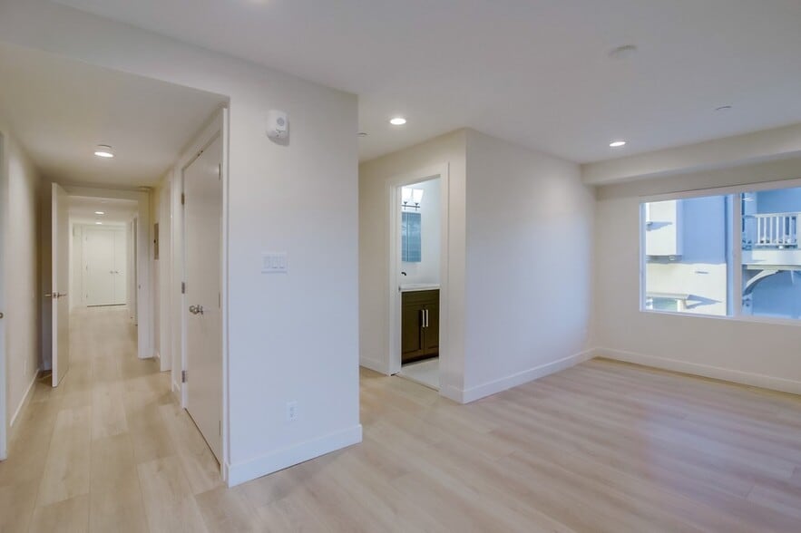 More Photos Of 3449 Ocean Front Walk, San Diego Apartments For Sale