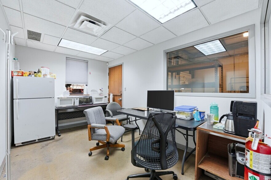 More Photos Of 3209 Clearfield Ct, Fort Wayne Warehouse For Sale