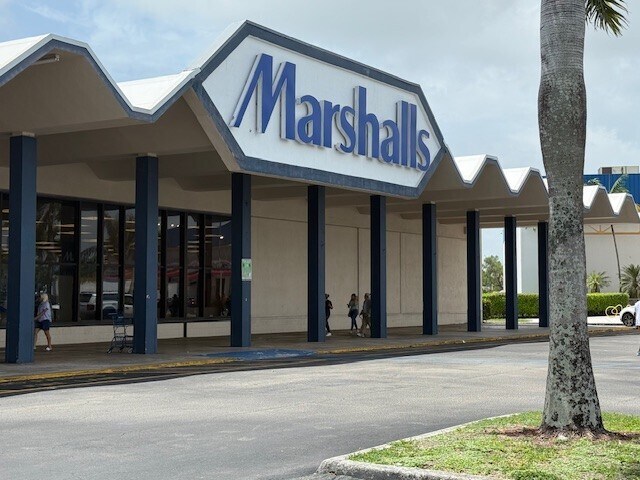 More Photos Of 16051 S Dixie Hwy, Miami Unknown For Lease