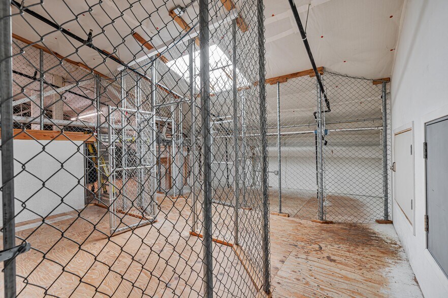 More Photos Of 1320-1326 9th St, Berkeley Warehouse For Sale