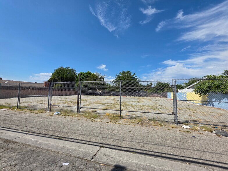 More Photos Of 17751 Saticoy St, Reseda Restaurant For Lease