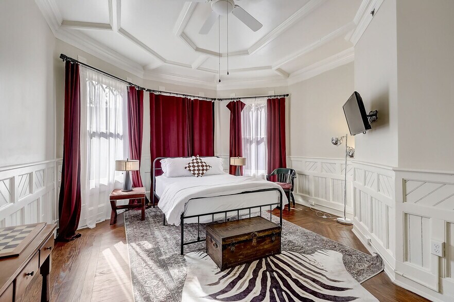 More Photos Of 404 S Ridgewood Ave, Daytona Beach Specialty For Sale