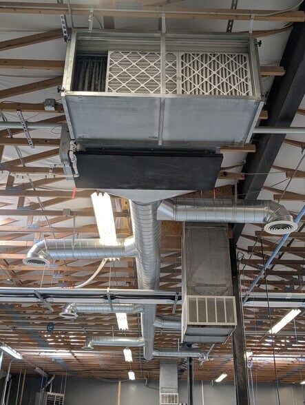 More Photos Of 649 W 9400 S, Sandy Warehouse For Lease