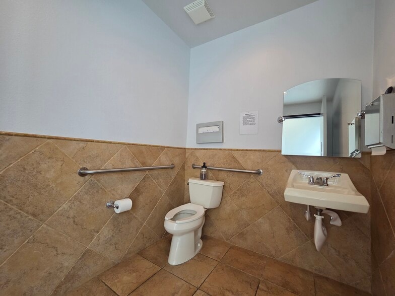 More Photos Of 2435 W Horizon Ridge Pky, Henderson Medical For Lease