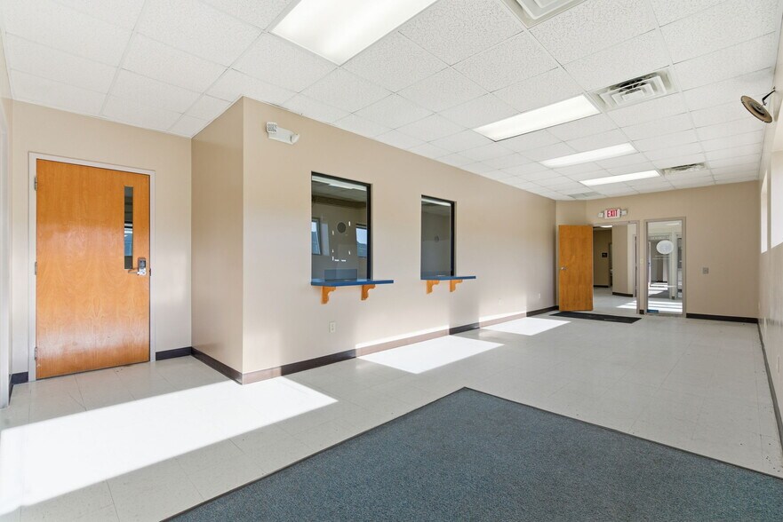More Photos Of 1612 N Osteopathy, Kirksville Office For Sale