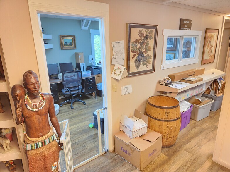More Photos Of 16 Concord Hill Rd, Pittsfield Office For Sale