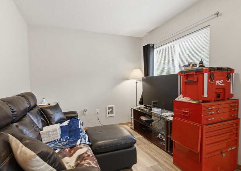 More Photos Of 715 S McLoughlin Blvd, Oregon City Apartments For Sale