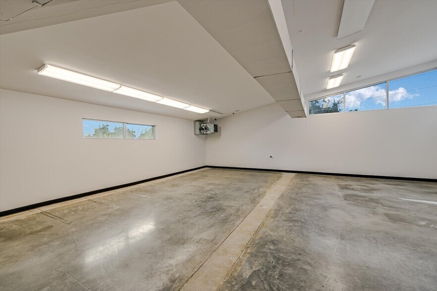 More Photos Of 15314 W State Highway 71, Bee Cave Office For Lease