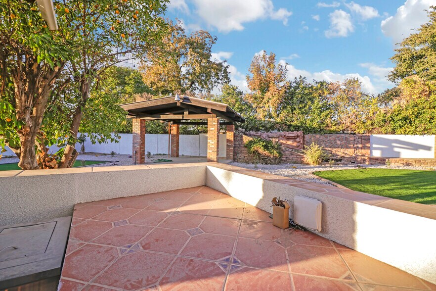 More Photos Of 906 E Tuckey Ln, Phoenix Healthcare For Sale