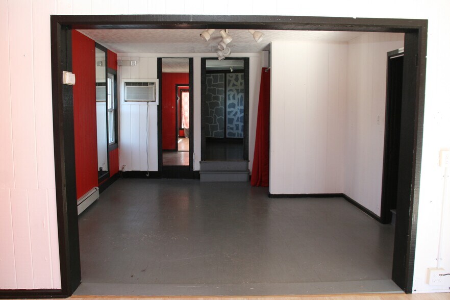 More Photos Of 39 Mine St, Flemington Freestanding For Lease