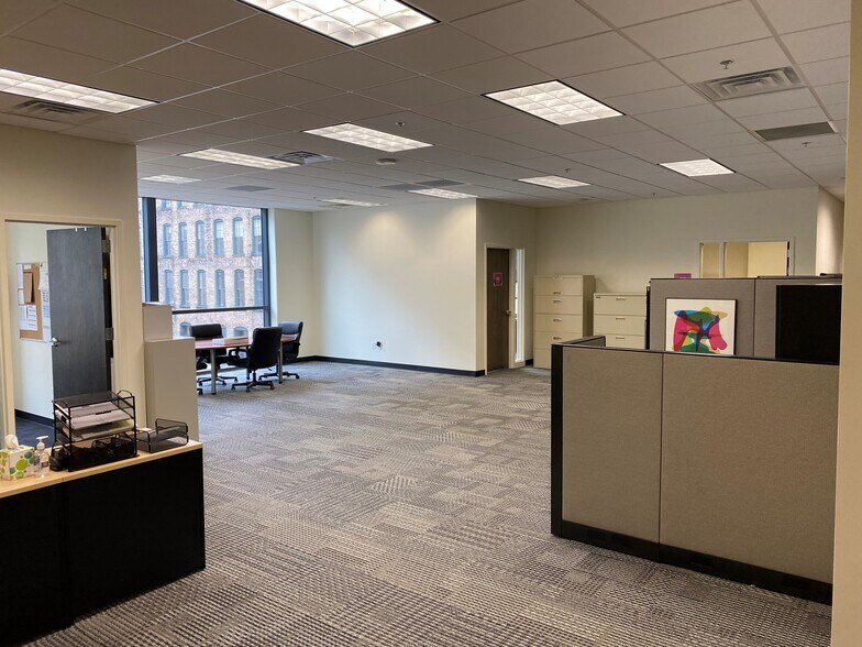 More Photos Of 38 SW Commerce Ave, Grand Rapids Office For Lease
