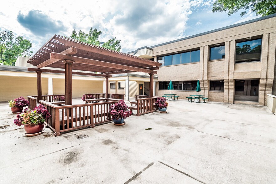 More Photos Of 8345 Walnut Hill Ln, Dallas Medical For Sale