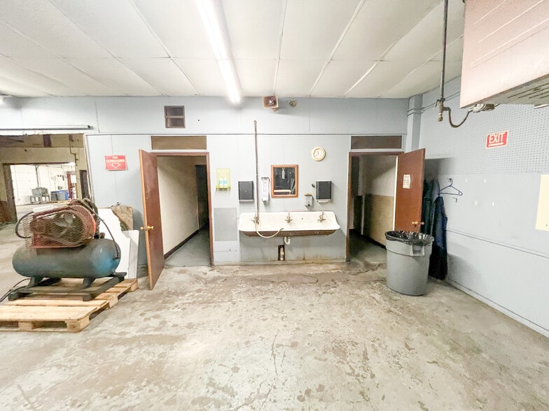 More Photos Of 8630 Storey Rd, Belding Industrial For Sale