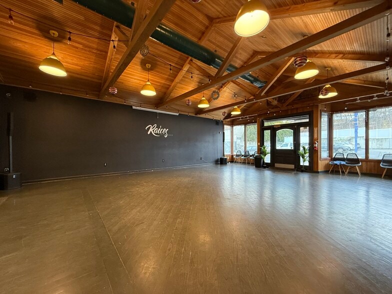 More Photos Of 120 W Boylston St, Worcester Freestanding For Sale