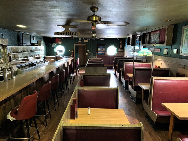 More Photos Of 917 Western Ave, Connersville Bar For Sale