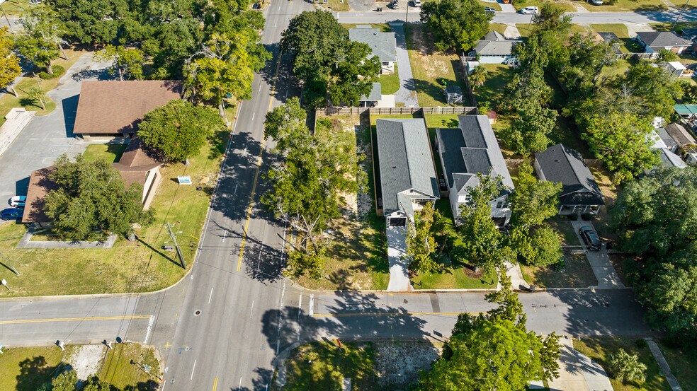 More Photos Of 900 Yonge St, Pensacola Land For Sale