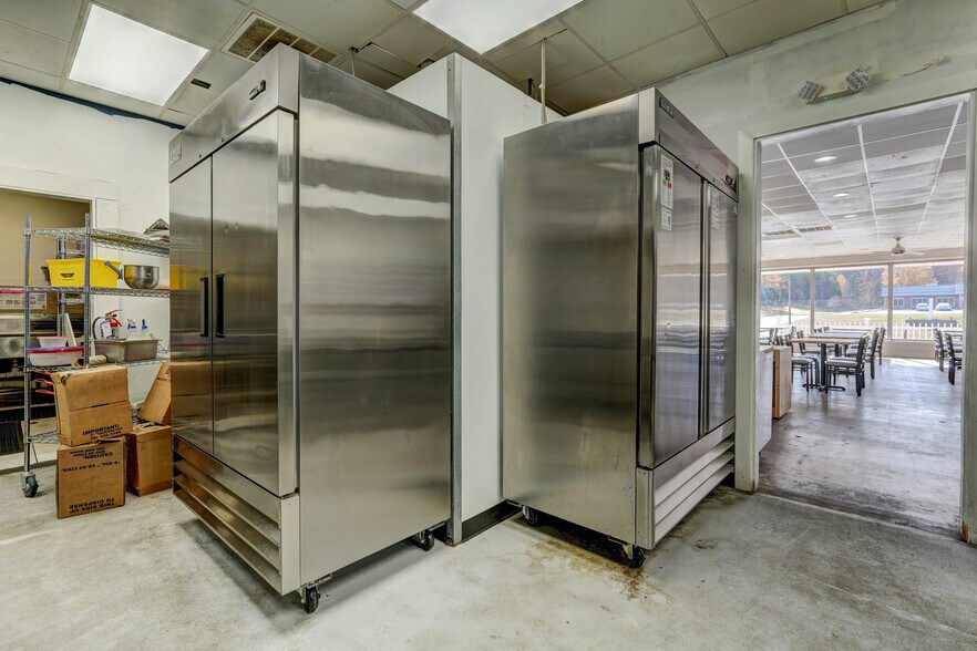 More Photos Of 247 W Kings Hwy, Eden Storefront Retail Office For Sale