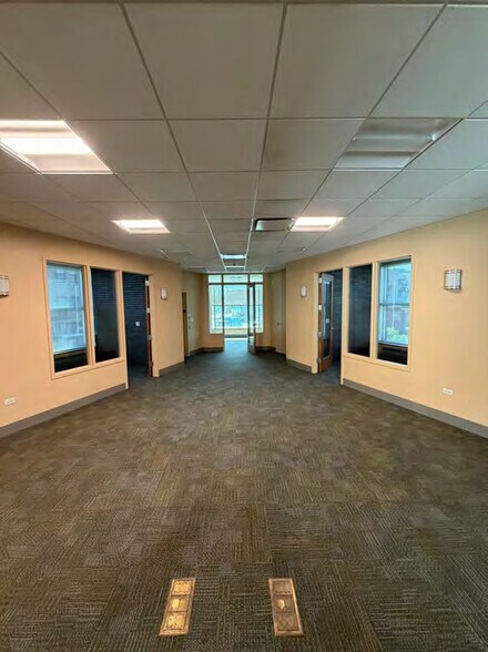 More Photos Of 1640 W Fullerton Ave, Chicago Bank For Sale